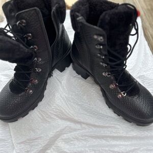 Vintage Foundry Co. Black Leather Hiking Boots Women's 10 FauxFur Lining LugSole
